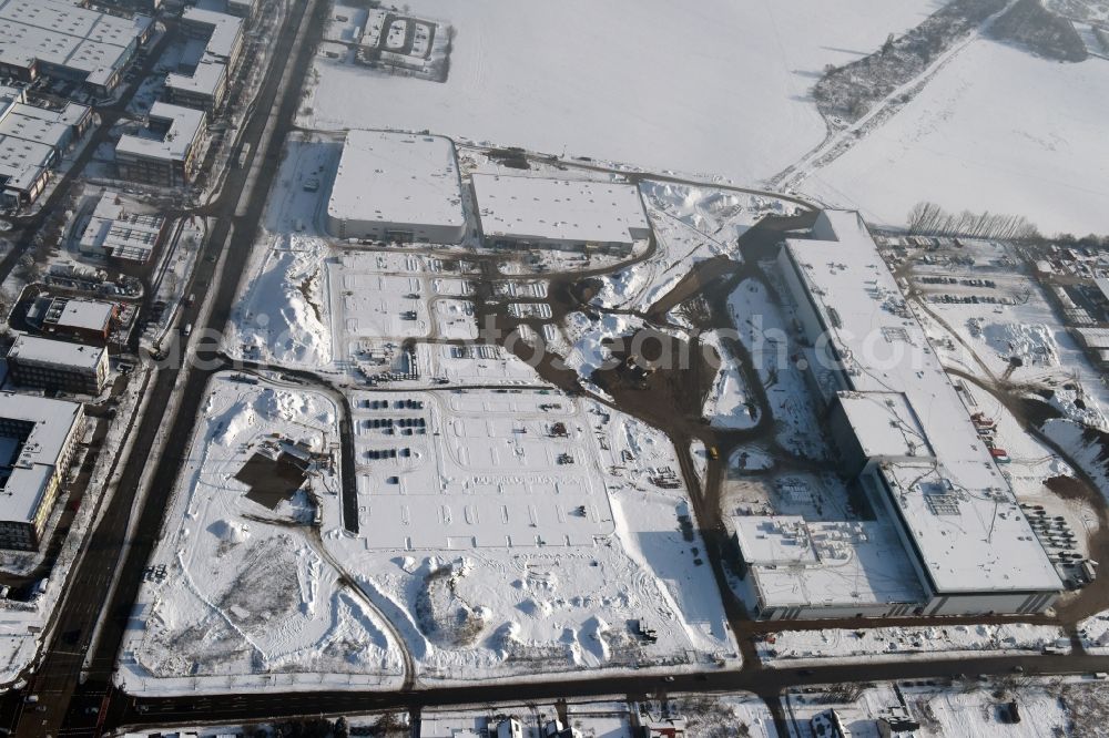 Aerial image Berlin - Wintry snowy construction site for the new building home-center of the Porta-Group at Pilgramer street in the district Mahlsdorf in Berlin