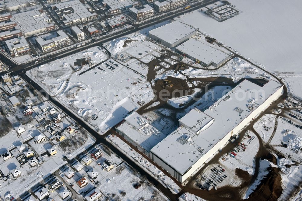 Aerial image Berlin - Wintry snowy construction site for the new building home-center of the Porta-Group at Pilgramer street in the district Mahlsdorf in Berlin