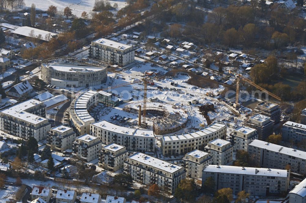 Berlin from above - Wintry snowy construction site to build a new multi-family residential complex HUGOS of Bonava Deutschland GmbH on Britzer Strasse in the district Mariendorf in Berlin, Germany