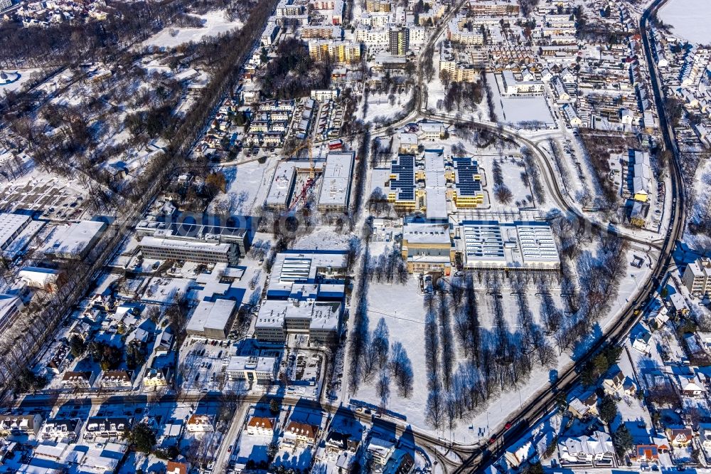 Unna from the bird's eye view: Wintry snowy new construction site of the school building with Continuing Education Center on Bildungscampus Unna in the district Alte Heide in Unna at Ruhrgebiet in the state North Rhine-Westphalia, Germany