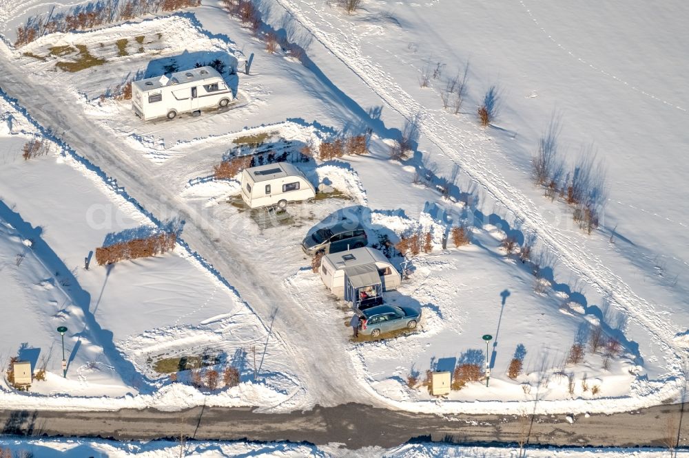 Aerial photograph Brilon - Wintry snowy construction sites for new construction residential area of detached housing estate in the district Poppenberg in Brilon in the state North Rhine-Westphalia