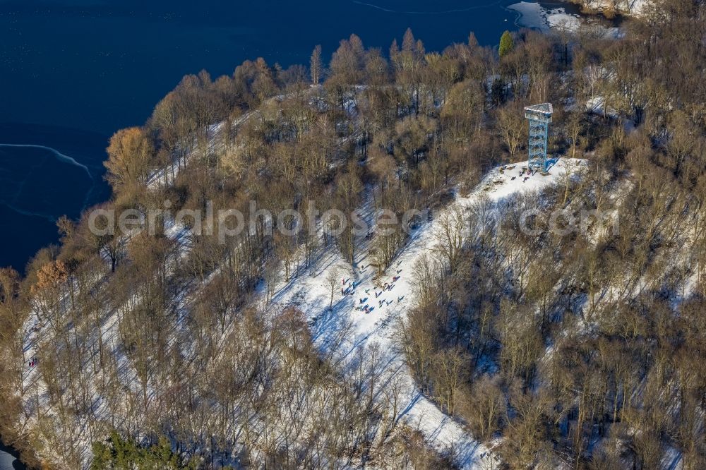 Duisburg from above - Wintry snowy structure of the observation tower Aussichtsplattform Six-Seen-Platte in the district Wedau in Duisburg at Ruhrgebiet in the state North Rhine-Westphalia, Germany