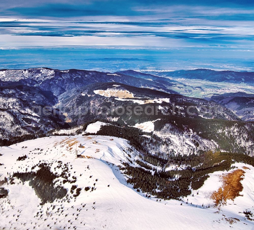 Aerial photograph Feldberg (Schwarzwald) - Wintry snowy valley landscape surrounded by mountains in Feldberg (Schwarzwald) in the state Baden-Wurttemberg, Germany