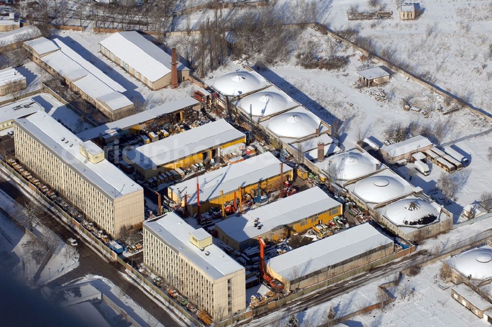 Berlin from above - Wintry snowy site of the depot of the of BORAMTEC Bohr & Rammtechnik Berlin GmbH on Koepenicker Allee in the district Karlshorst in Berlin, Germany