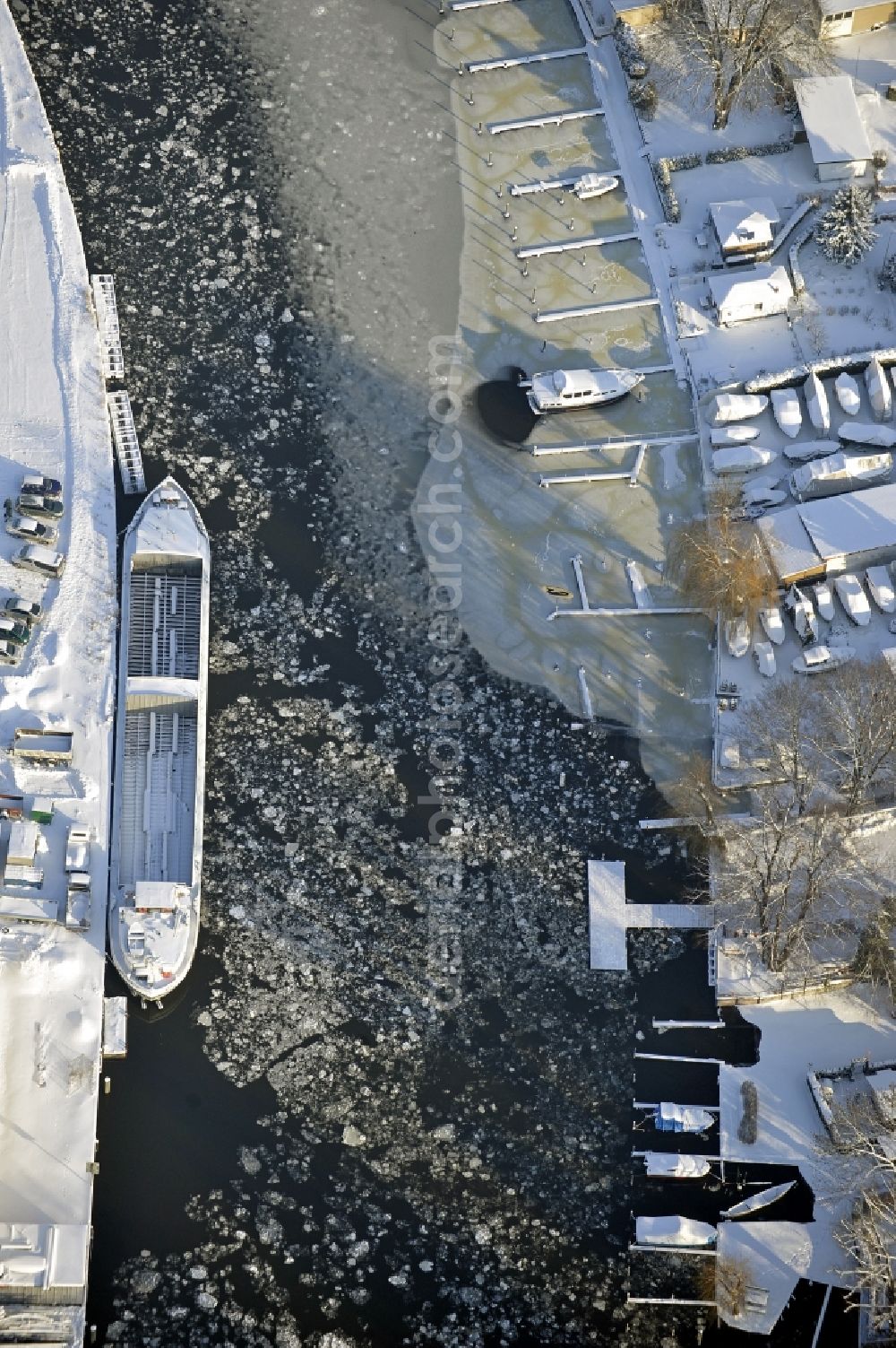 Berlin from the bird's eye view: Wintry snowy wharves and piers with ship loading terminals in the inner harbor Suedhafen on the Havel river in the district Spandau in Berlin, Germany