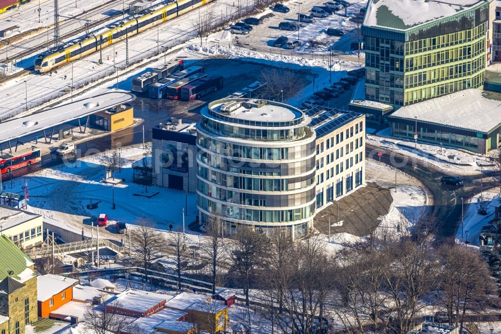 Unna from the bird's eye view: Wintry snowy office building Jobcenter Kreis Unna on Bahnhofstrasse in Unna at Ruhrgebiet in the state North Rhine-Westphalia, Germany