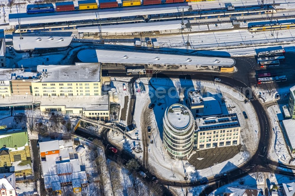 Aerial photograph Unna - Wintry snowy office building Jobcenter Kreis Unna on Bahnhofstrasse in Unna at Ruhrgebiet in the state North Rhine-Westphalia, Germany