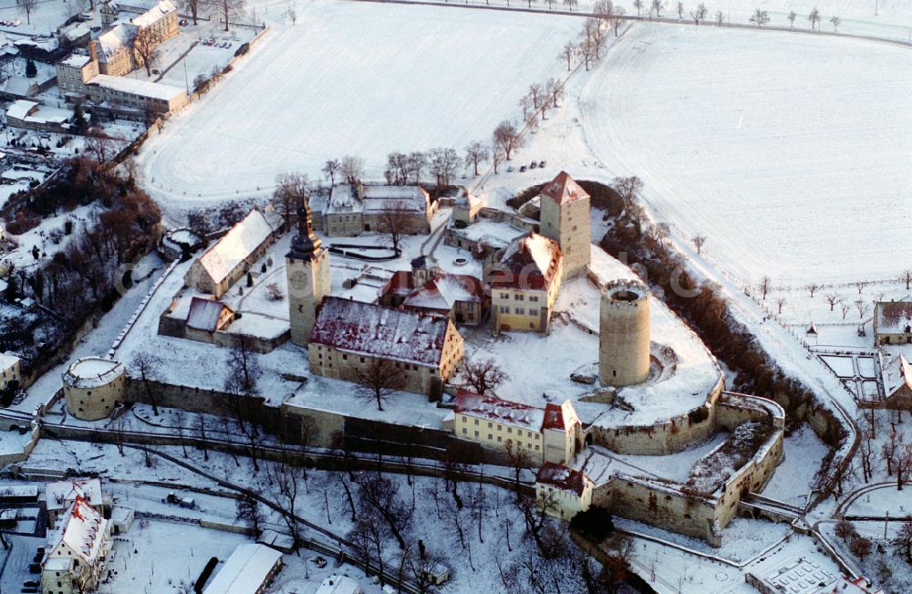 Querfurt from the bird's eye view: Wintry snowy castle of the fortress Querfurt Strasse Strasse of Romanik in Querfurt in the state Saxony-Anhalt, Germany