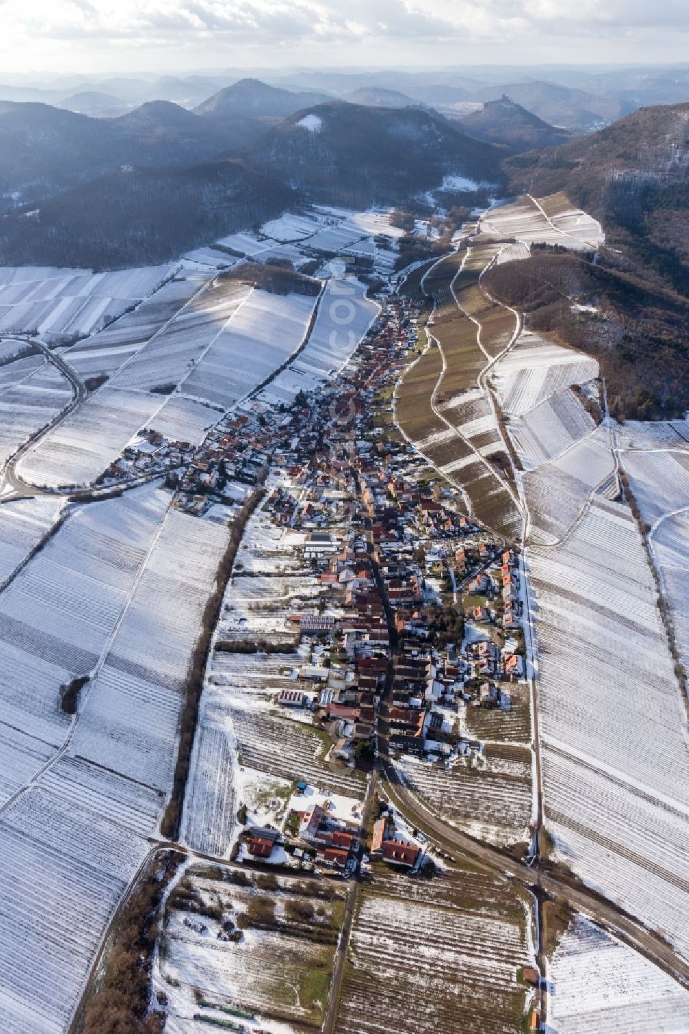 Aerial photograph Ranschbach - Wintry snowy Village - view on the edge of snowed wine yards in Ranschbach in the state Rhineland-Palatinate, Germany