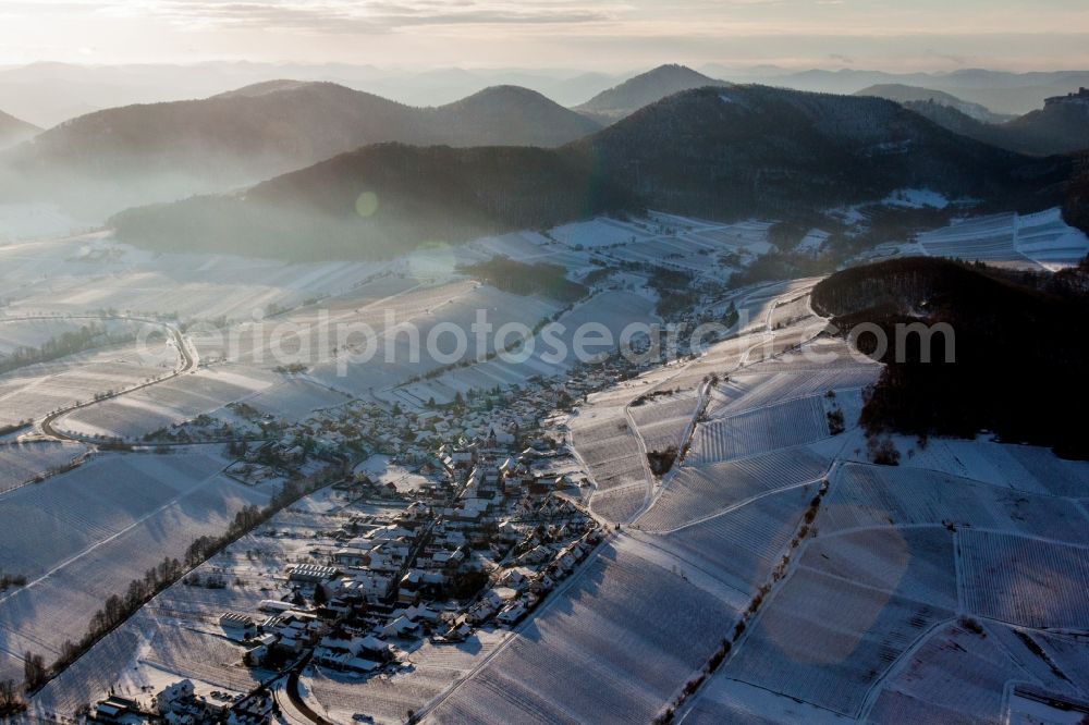 Ranschbach from the bird's eye view: Wintry snowy Village - view on the edge of snowed wine yards in Ranschbach in the state Rhineland-Palatinate, Germany