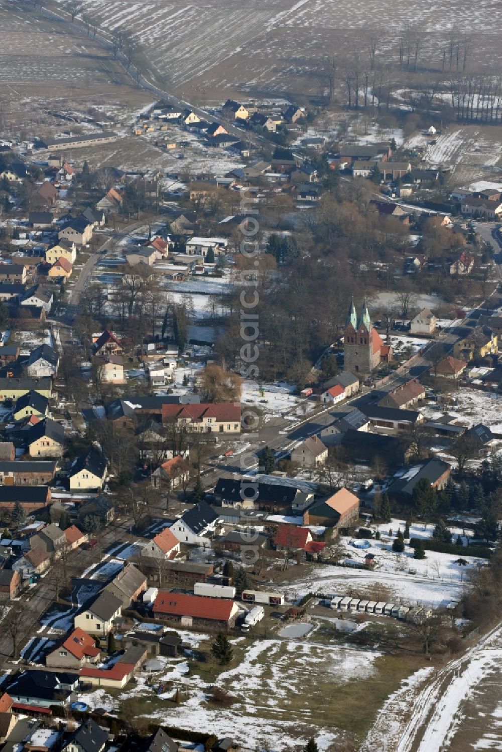 Willmersdorf from the bird's eye view: Wintry snowy Village view in Willmersdorf in the state Brandenburg