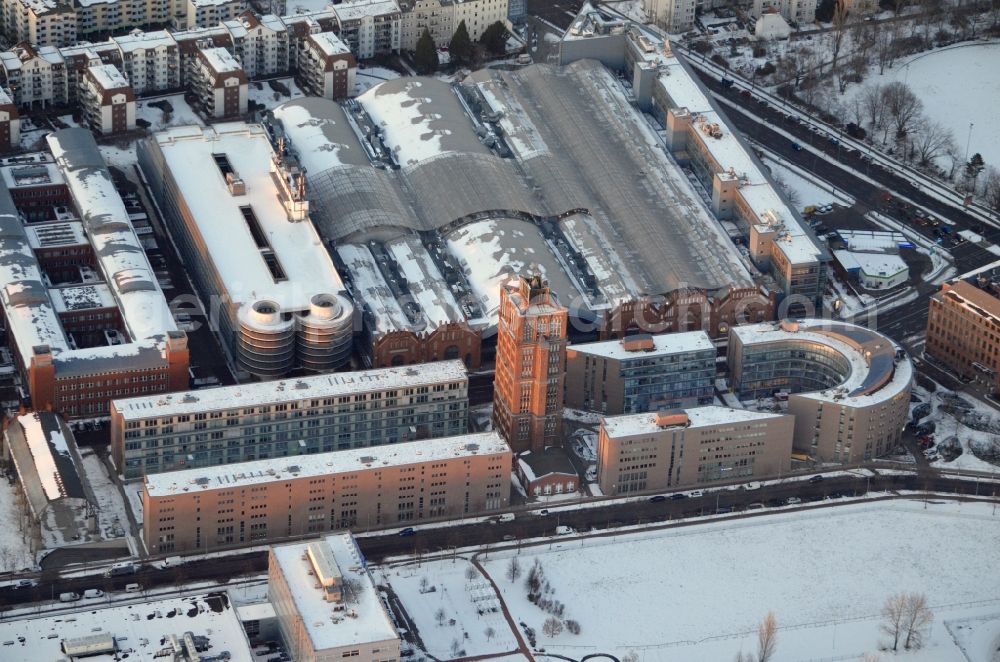 Aerial photograph Berlin - Wintry snowy building of the shopping center Hallen on Borsigturm in the district Tegel in Berlin, Germany