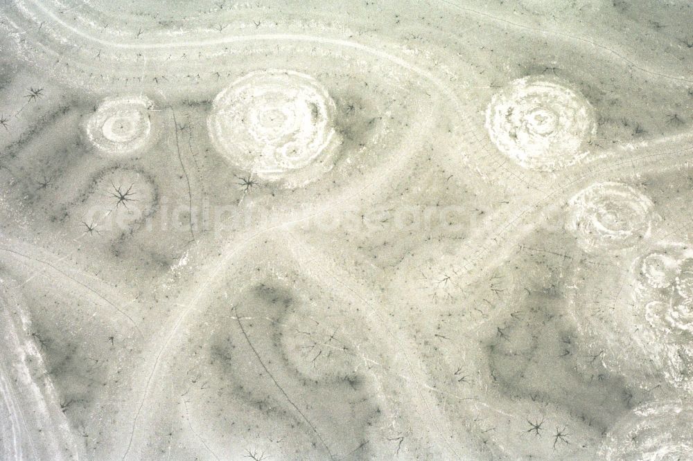 Aerial image Buckow (Märkische Schweiz) - Wintry snowy ice surface cracks and tracks for fish farming Buckowsee in Buckow (Maerkische Schweiz) in the state Brandenburg, Germany