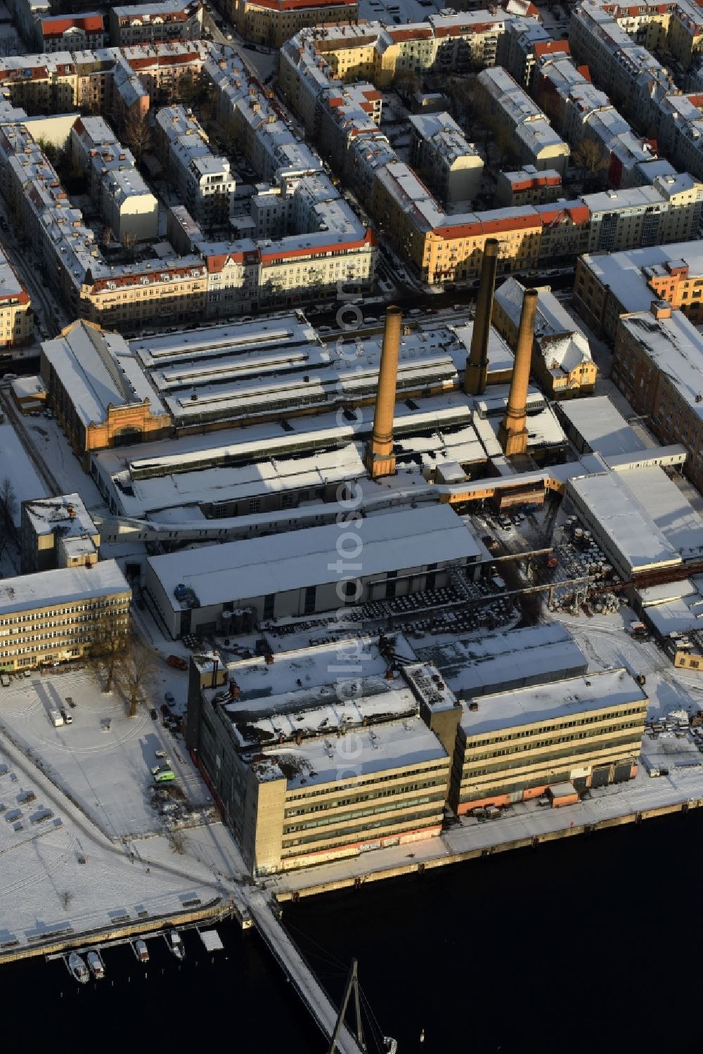 Berlin from above - Wintry snowy development area of industrial wasteland areal formerly Kabelwerk Oberspree (KWO) in the district Oberschoeneweide in Berlin