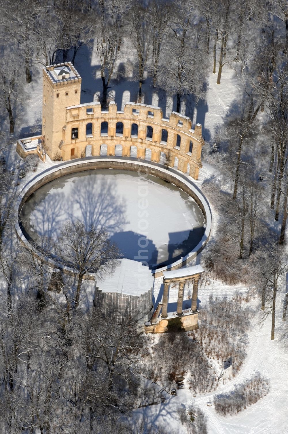 Aerial photograph Potsdam - Wintry snowy facade of the monument Ruinenberg in the district Jaegervorstadt in Potsdam in the state of Brandenburg, Germany