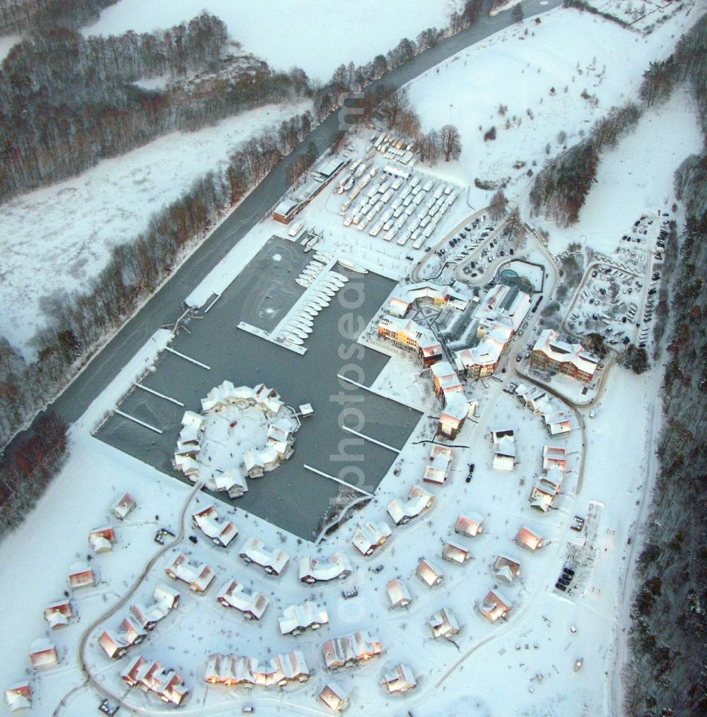 Kleinzerlang from the bird's eye view: Wintry snowy holiday house plant of the park Marina Wolfsbruch in Kleinzerlang in the state Brandenburg, Germany