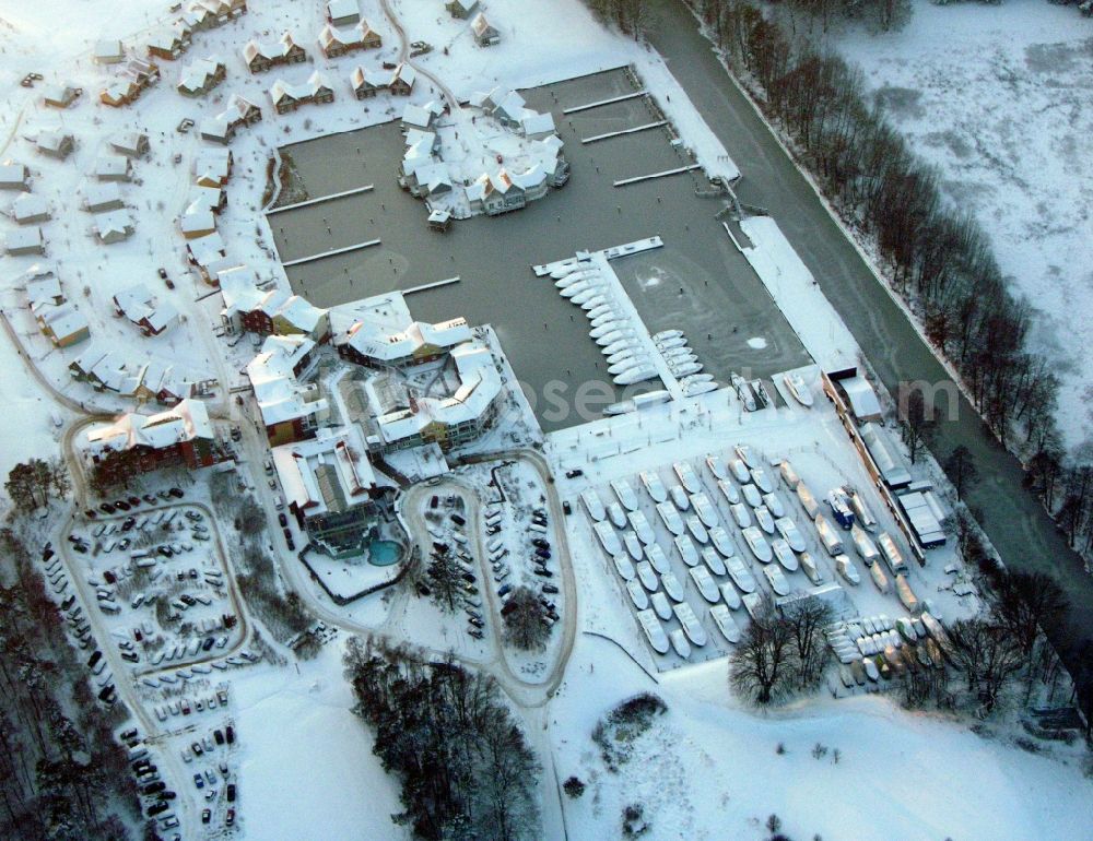 Kleinzerlang from the bird's eye view: Wintry snowy holiday house plant of the park Marina Wolfsbruch in Kleinzerlang in the state Brandenburg, Germany