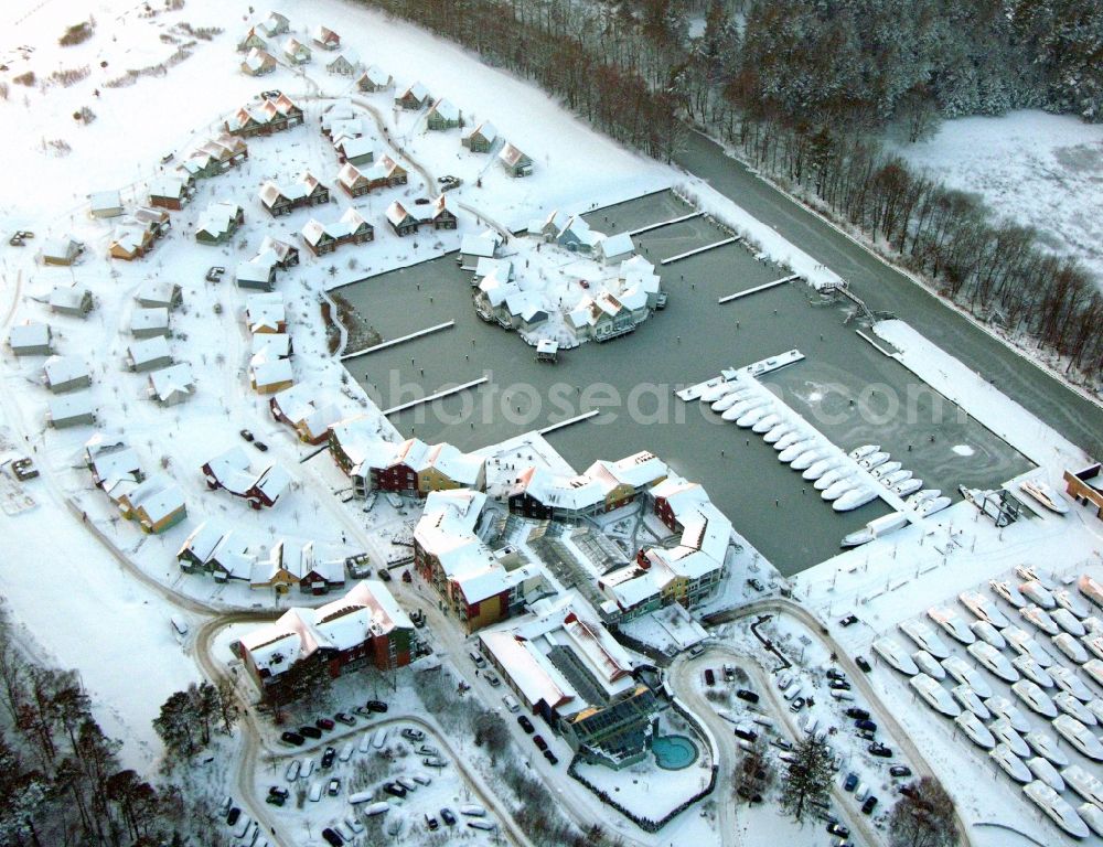 Aerial image Kleinzerlang - Wintry snowy holiday house plant of the park Marina Wolfsbruch in Kleinzerlang in the state Brandenburg, Germany