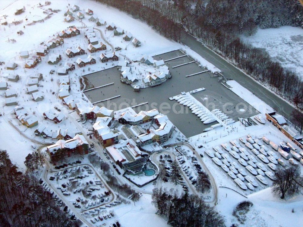 Kleinzerlang from the bird's eye view: Wintry snowy holiday house plant of the park Marina Wolfsbruch in Kleinzerlang in the state Brandenburg, Germany