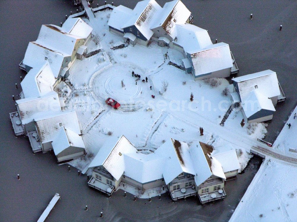 Kleinzerlang from the bird's eye view: Wintry snowy holiday house plant of the park Marina Wolfsbruch in Kleinzerlang in the state Brandenburg, Germany