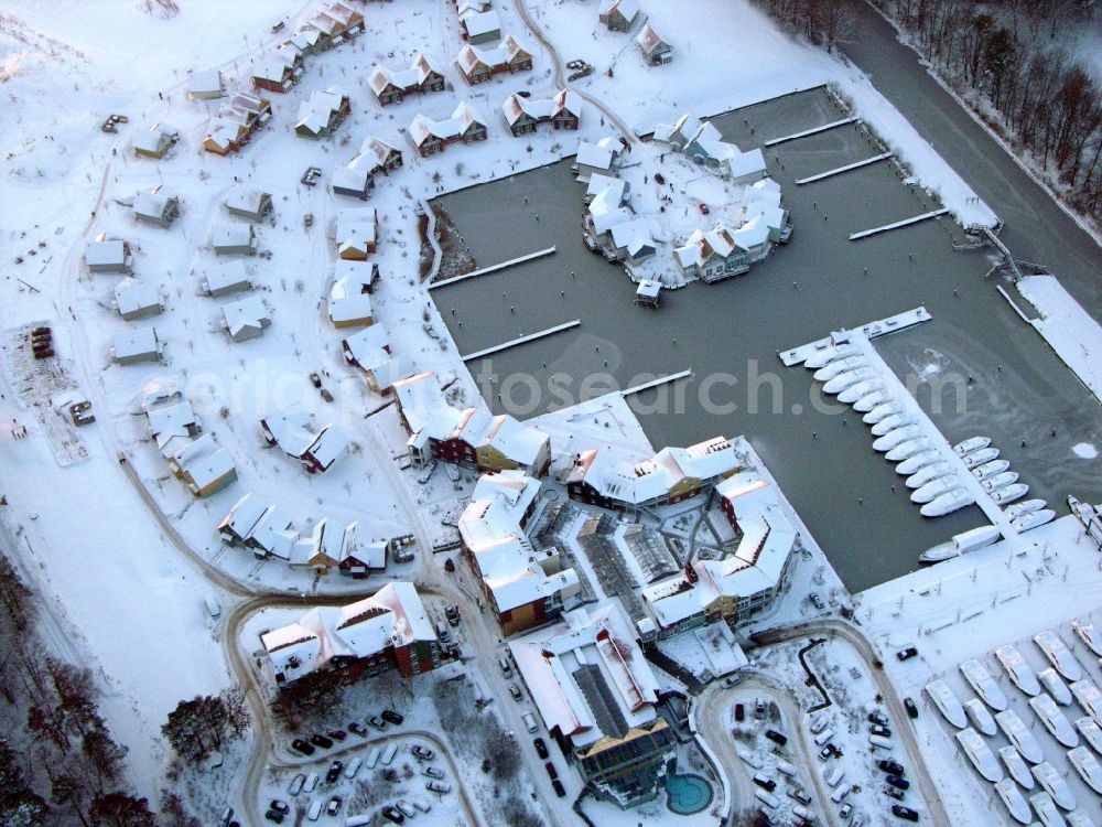 Kleinzerlang from the bird's eye view: Wintry snowy holiday house plant of the park Marina Wolfsbruch in Kleinzerlang in the state Brandenburg, Germany