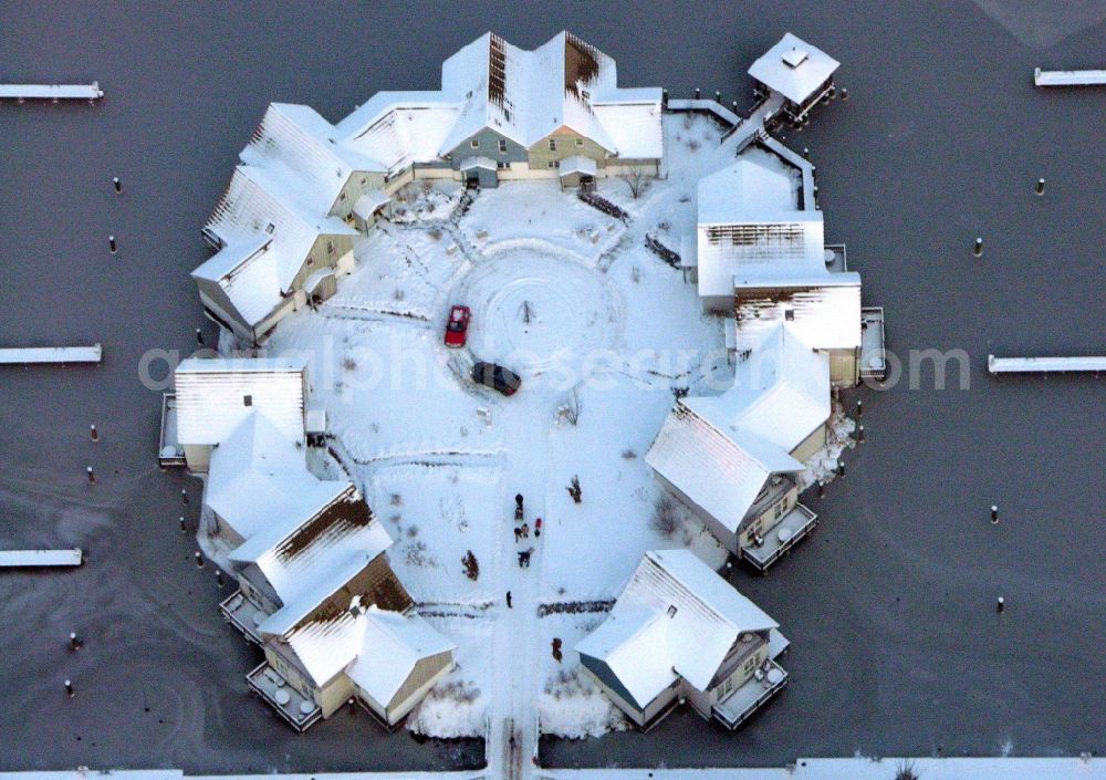 Aerial photograph Kleinzerlang - Wintry snowy holiday house plant of the park Marina Wolfsbruch in Kleinzerlang in the state Brandenburg, Germany