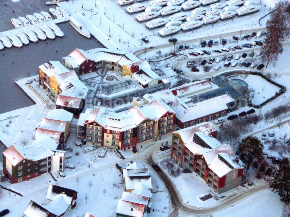 Kleinzerlang from the bird's eye view: Wintry snowy holiday house plant of the park Marina Wolfsbruch in Kleinzerlang in the state Brandenburg, Germany