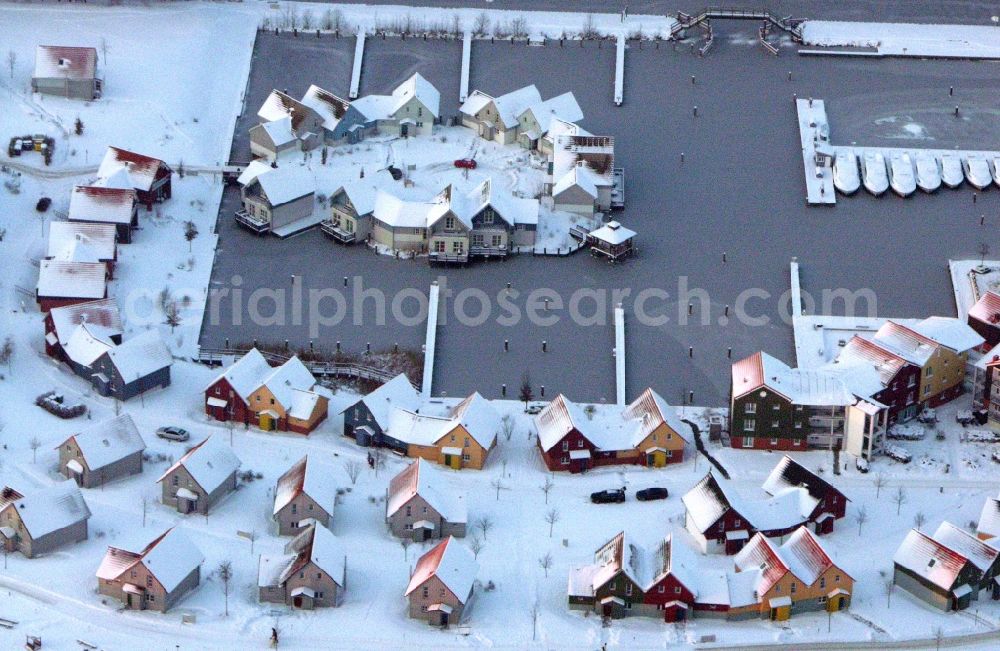 Aerial image Kleinzerlang - Wintry snowy holiday house plant of the park Marina Wolfsbruch in Kleinzerlang in the state Brandenburg, Germany