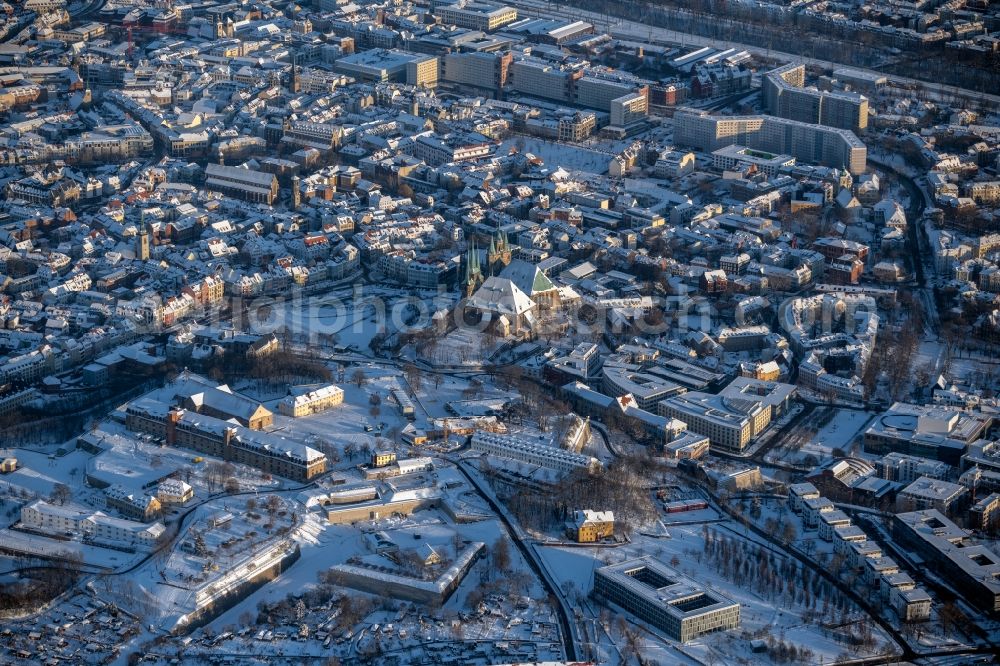 Erfurt from the bird's eye view: Wintry snowy fragments of the fortress Zitadelle Petersberg in Erfurt in the state Thuringia, Germany