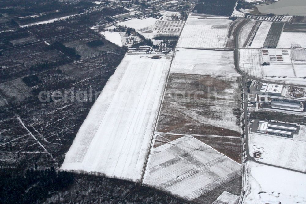 Aerial photograph Rheinstetten - Wintry snowy Gliding field on the airfield of Segelfluggelaende Rheinstetten in Rheinstetten in the state Baden-Wuerttemberg, Germany