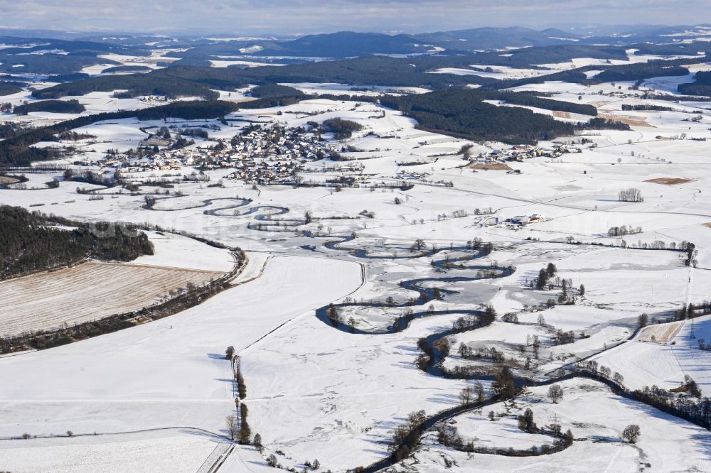 Aerial photograph Schwarzenfeld - Wintry snowy meandering, serpentine curve of river of Schwarzach in Schwarzenfeld in the state Bavaria, Germany