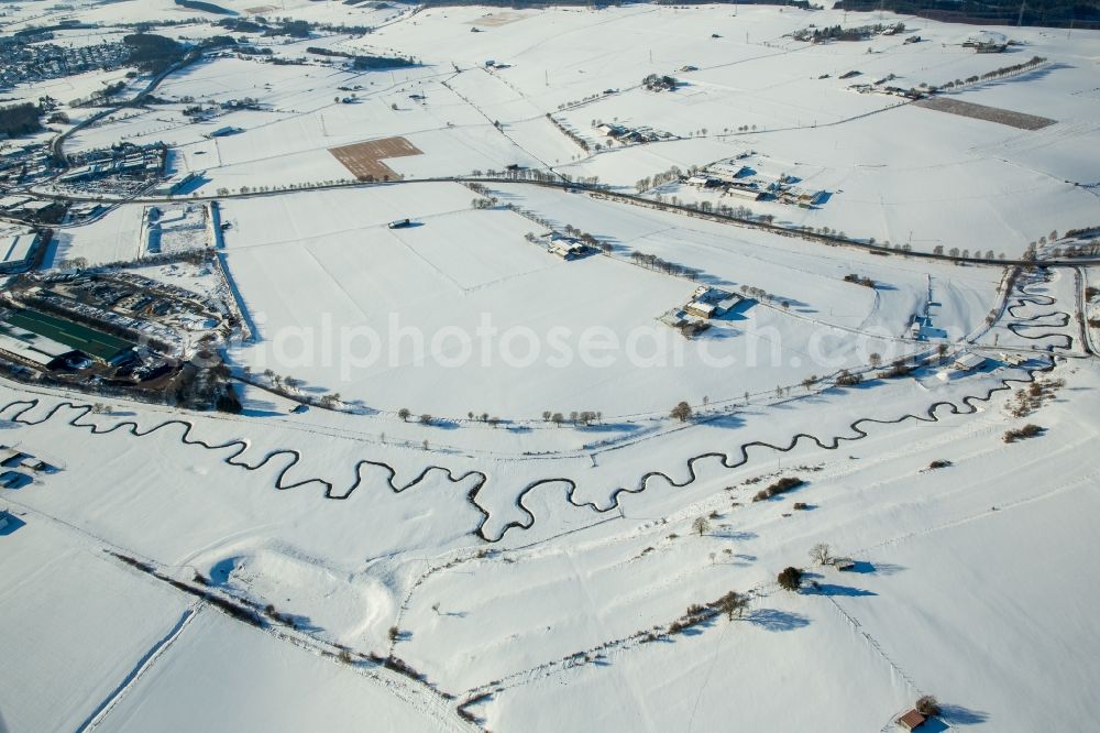 Brilon from the bird's eye view: Wintry snowy Riparian zones on the course of the river der Hunderbecke in Brilon in the state North Rhine-Westphalia