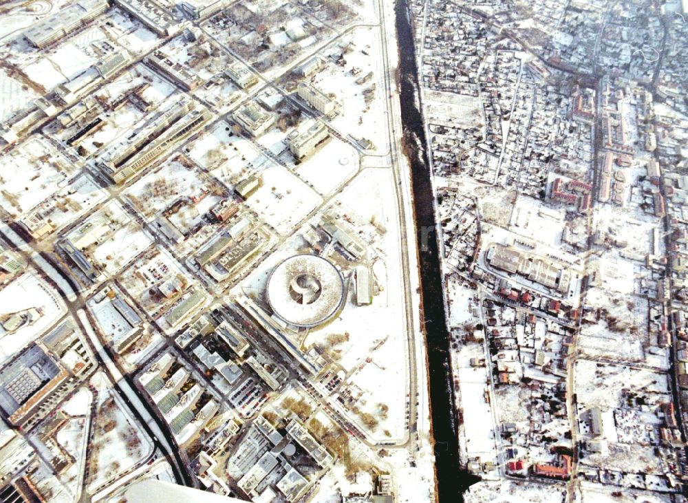 Aerial image Berlin - Wintry snowy research building and office complex Elektronen- Speicherring BESSY - Synchrotronstrahlungsquelle in the district Adlershof in Berlin, Germany