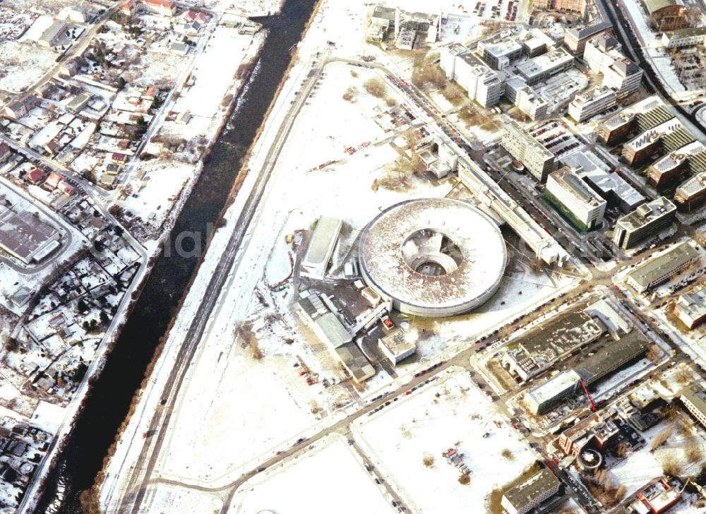 Aerial image Berlin - Wintry snowy research building and office complex Elektronen- Speicherring BESSY - Synchrotronstrahlungsquelle in the district Adlershof in Berlin, Germany