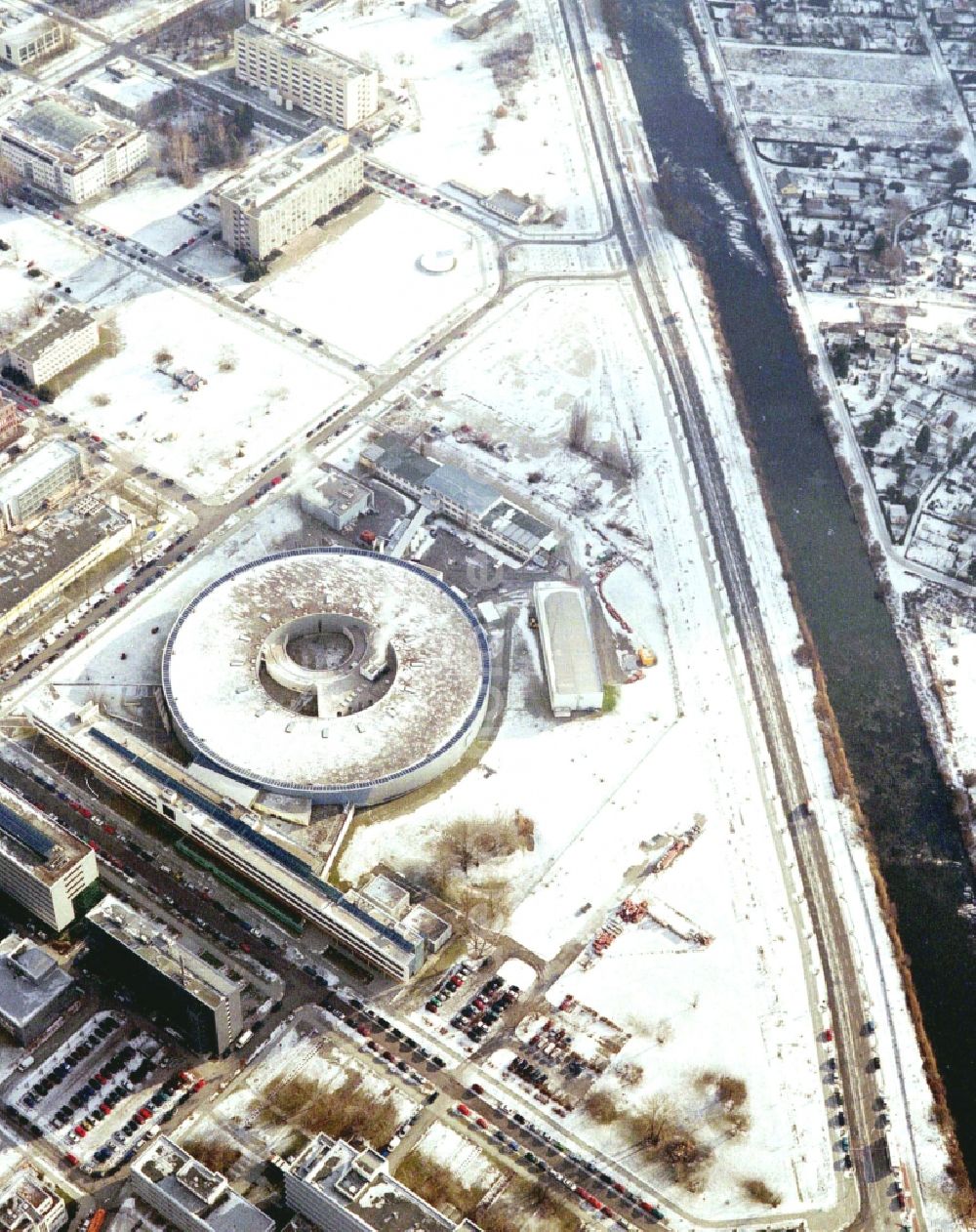 Aerial photograph Berlin - Wintry snowy research building and office complex Elektronen- Speicherring BESSY - Synchrotronstrahlungsquelle in the district Adlershof in Berlin, Germany