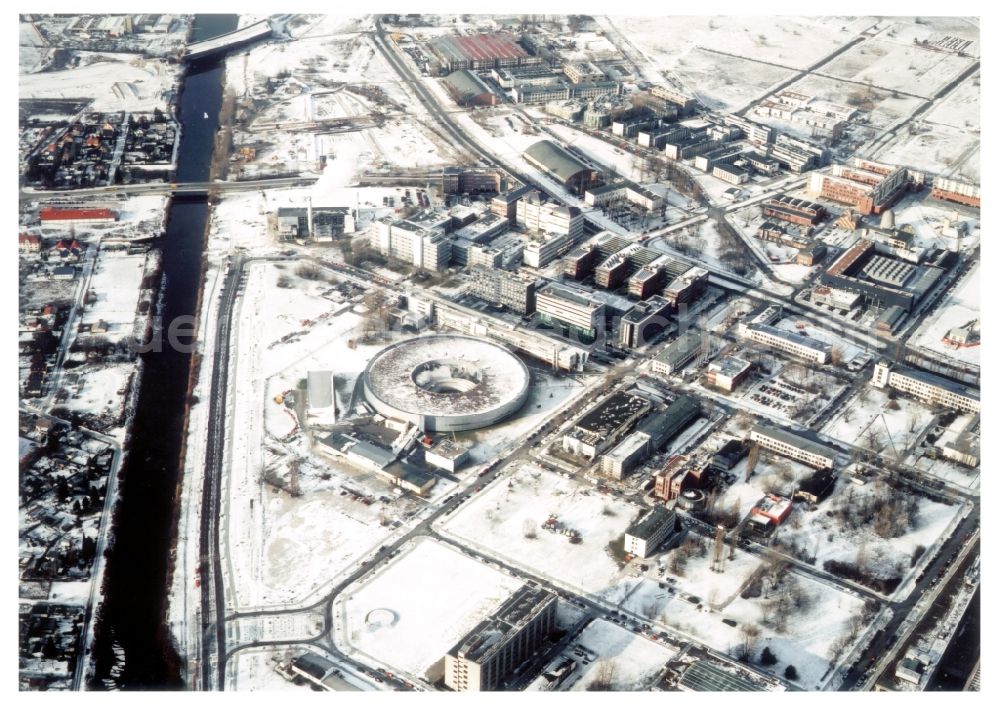 Aerial photograph Berlin - Wintry snowy research building and office complex Elektronen- Speicherring BESSY - Synchrotronstrahlungsquelle in the district Adlershof in Berlin, Germany