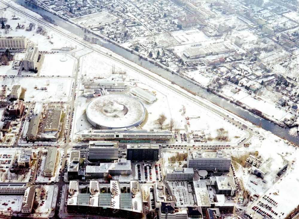 Aerial image Berlin - Wintry snowy research building and office complex Elektronen- Speicherring BESSY - Synchrotronstrahlungsquelle in the district Adlershof in Berlin, Germany