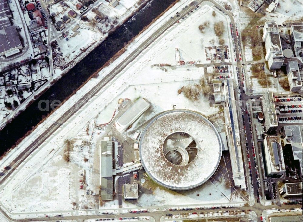 Aerial photograph Berlin - Wintry snowy research building and office complex Elektronen- Speicherring BESSY - Synchrotronstrahlungsquelle in the district Adlershof in Berlin, Germany