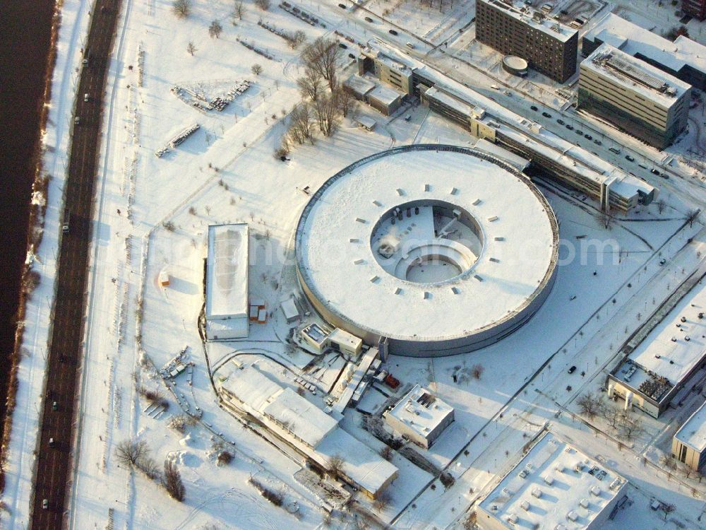 Aerial image Berlin - Wintry snowy research building and office complex Elektronen- Speicherring BESSY - Synchrotronstrahlungsquelle in the district Adlershof in Berlin, Germany