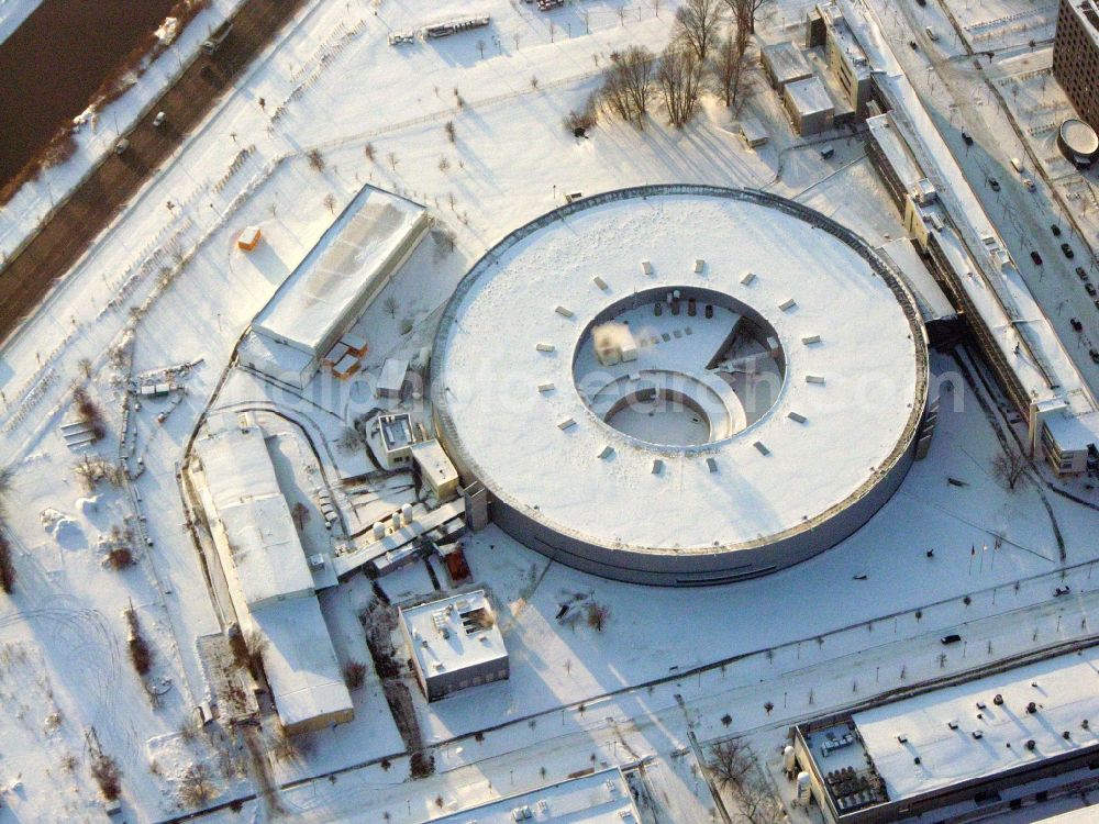 Aerial photograph Berlin - Wintry snowy research building and office complex Elektronen- Speicherring BESSY - Synchrotronstrahlungsquelle in the district Adlershof in Berlin, Germany