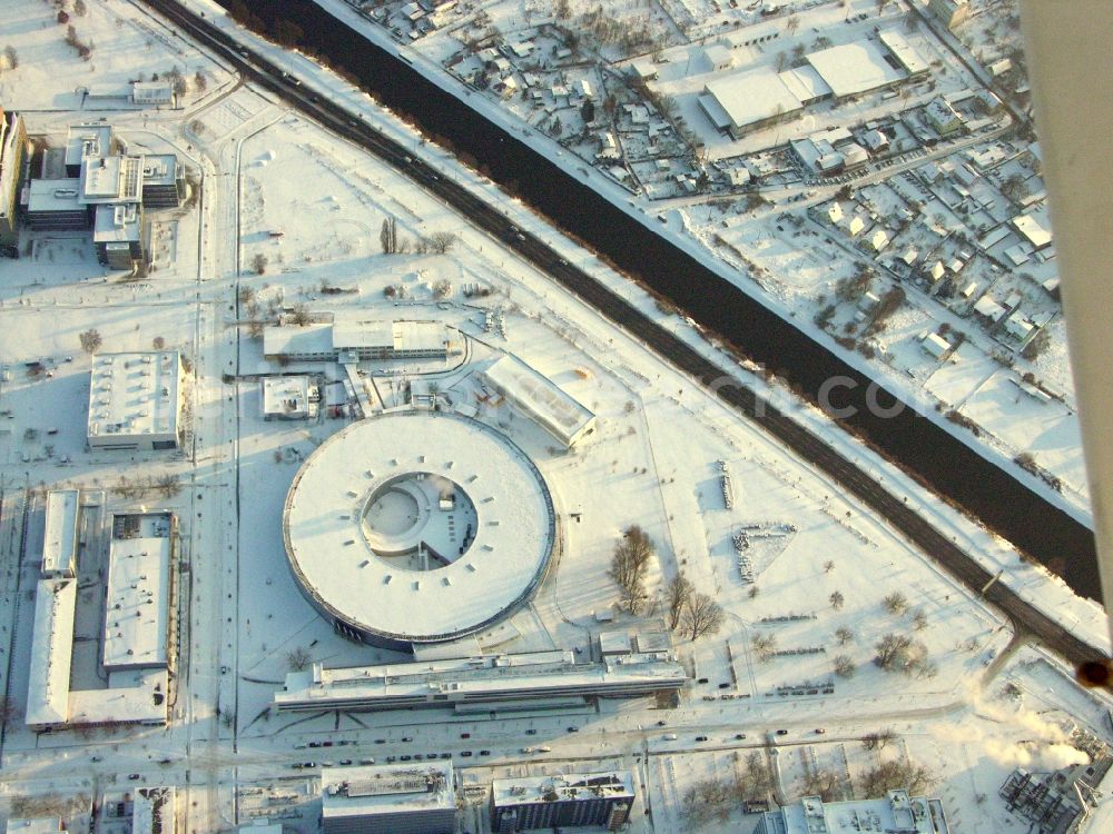 Aerial image Berlin - Wintry snowy research building and office complex Elektronen- Speicherring BESSY - Synchrotronstrahlungsquelle in the district Adlershof in Berlin, Germany