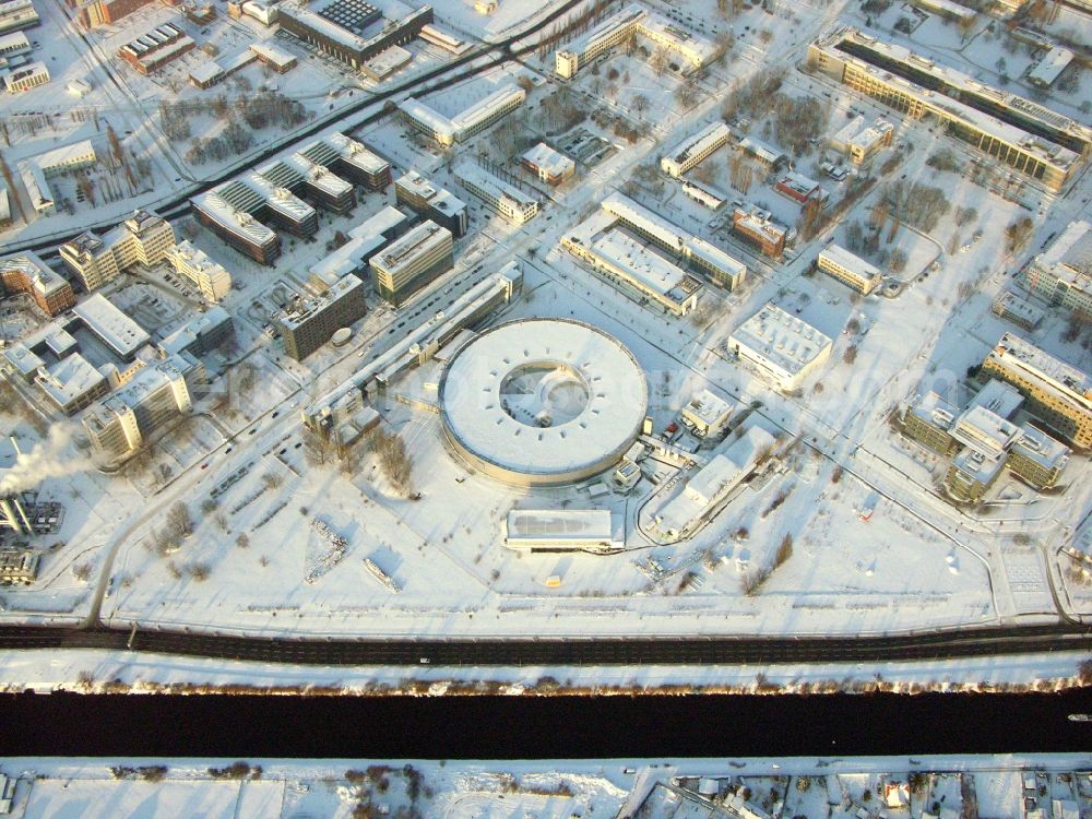 Aerial image Berlin - Wintry snowy research building and office complex Elektronen- Speicherring BESSY - Synchrotronstrahlungsquelle in the district Adlershof in Berlin, Germany