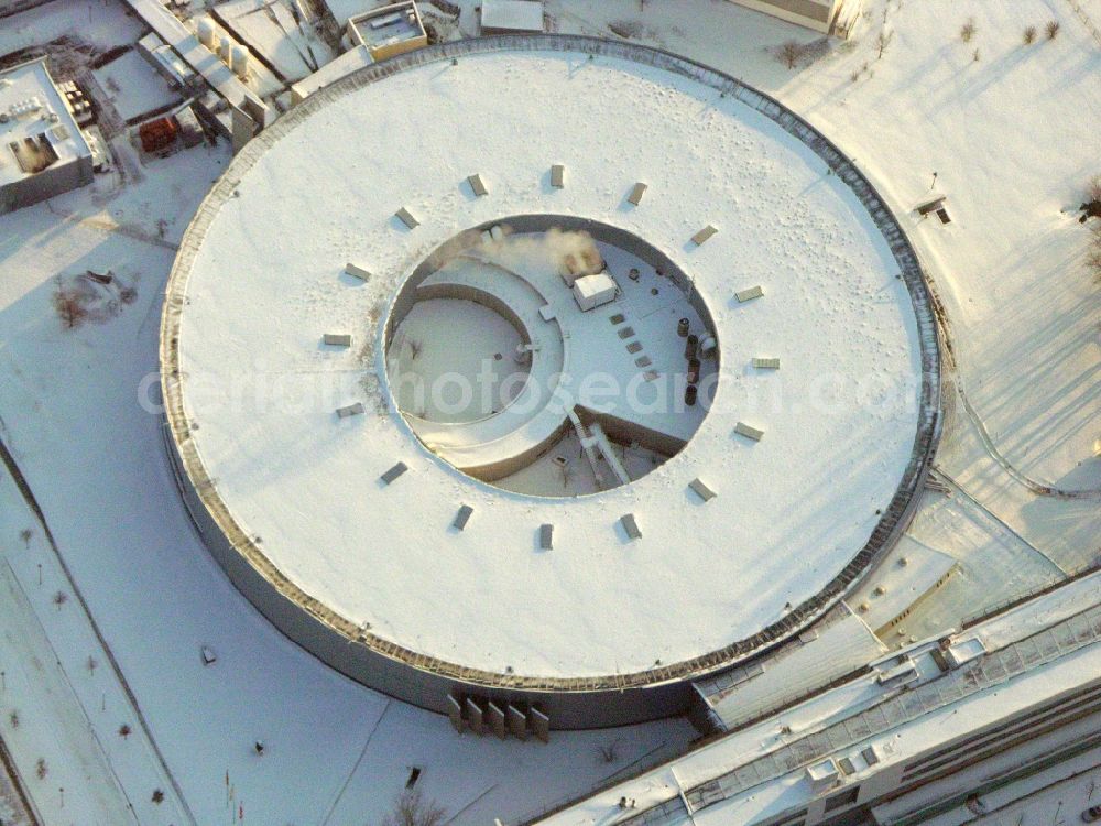 Aerial photograph Berlin - Wintry snowy research building and office complex Elektronen- Speicherring BESSY - Synchrotronstrahlungsquelle in the district Adlershof in Berlin, Germany