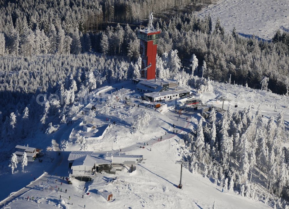 Braunlage from the bird's eye view: Wintry snowy sport- and Leisure Centre of ski- and toboggan run Wurmberg in the district Hohegeiss in Braunlage in the state Lower Saxony