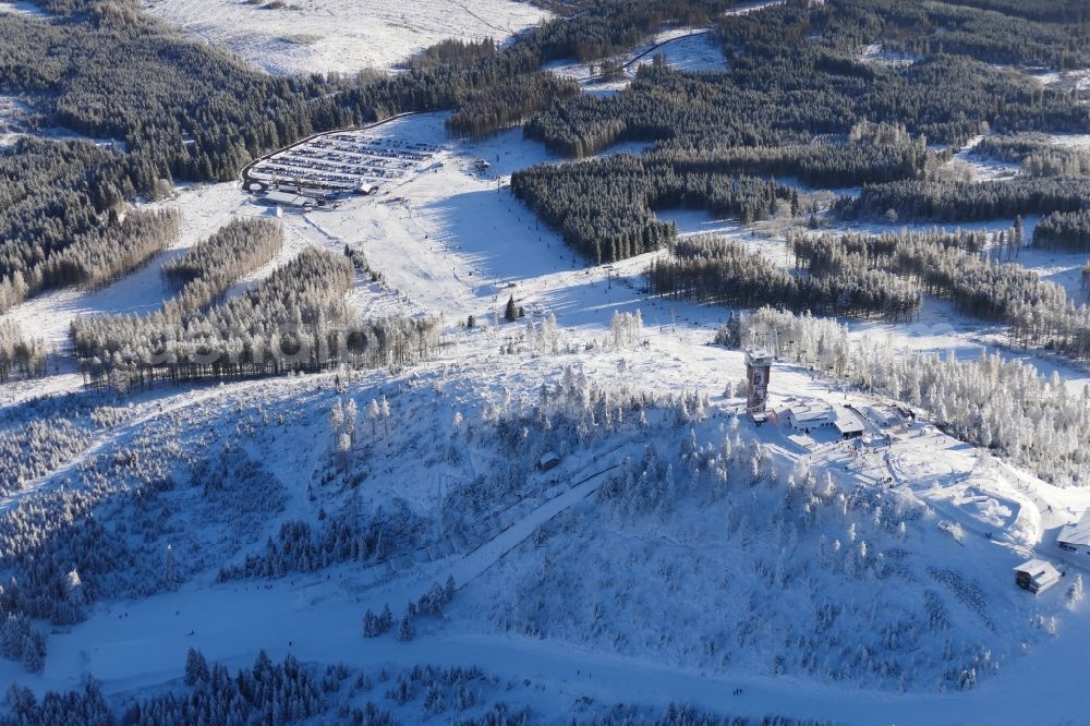 Braunlage from the bird's eye view: Wintry snowy sport- and Leisure Centre of ski- and toboggan run Wurmberg in the district Hohegeiss in Braunlage in the state Lower Saxony