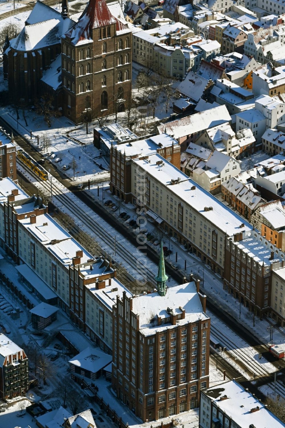 Aerial image Rostock - Wintry snowy building of the shopping center Hanse Passage in Old town in Rostock in the state Mecklenburg - Western Pomerania, Germany