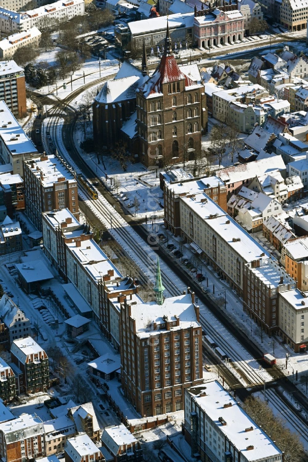 Aerial photograph Rostock - Wintry snowy building of the shopping center Hanse Passage in Old town in Rostock in the state Mecklenburg - Western Pomerania, Germany