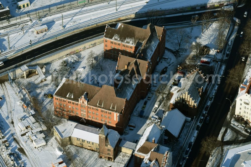 Berlin from above - Wintry snowy Building the hostel DJH Jugendherberge Berlin Ostkreuz an der Marktstrasse in Berlin in Germany