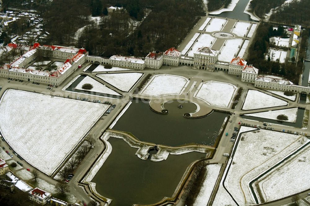 München from the bird's eye view: Wintry snowy Building and Castle Park Castle Nymphenburg im Stadtteil Neuhausen-Nymphenburg in Munich in the state Bavaria