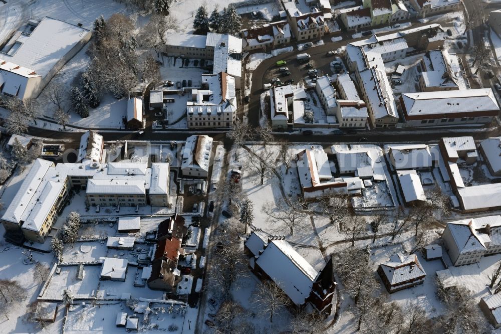 Aerial image Werneuchen - Wintry snowy town Hall building of the City Council at the market downtown in Werneuchen in the state Brandenburg